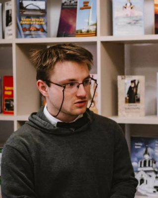 Воскресенец Дмитрий Титов - стипендиат Губернатора Московской области, одержав победу в номинации «Молодой талантливый автор Московской области» Воскресенец Дмитрий Титов - стипендиат Губернатора Московской области, одержав победу в номинации «Молодой талантливый автор Московской области»